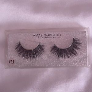 New Lashes Never Worn (NO REFUND/EXCHANGE)